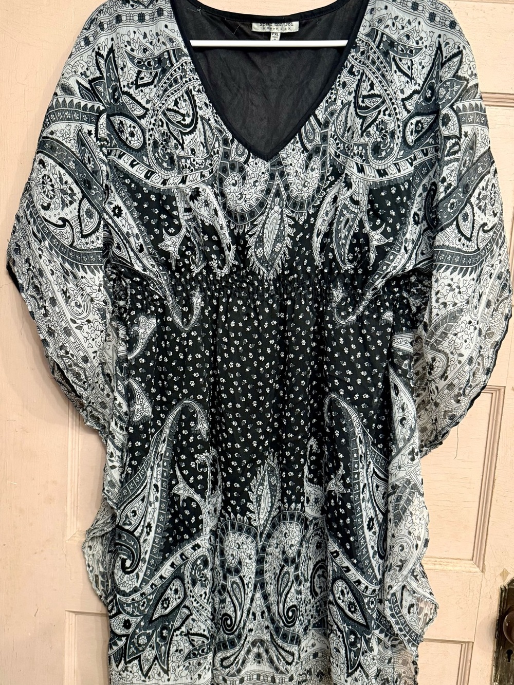 Speed Control Black & White Paisley V-Neck Tunic